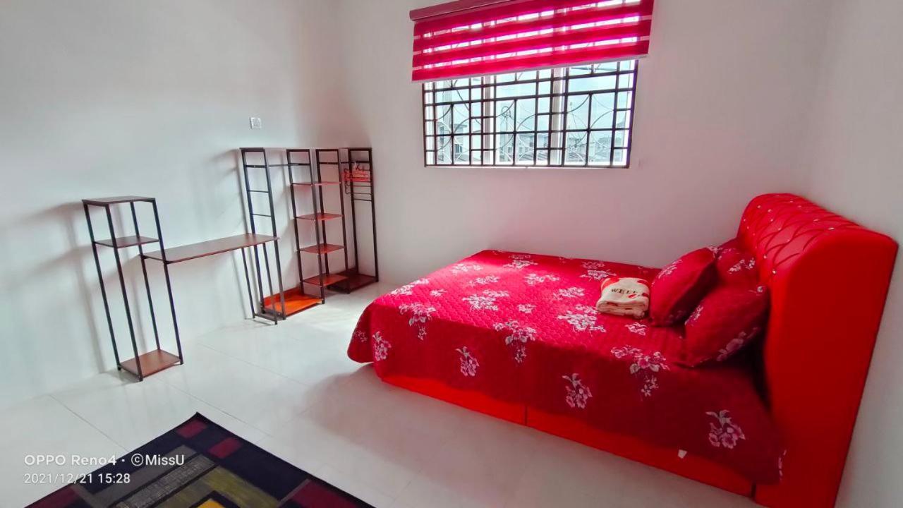 Rania Homestay With Private Pool Seri Iskandar Perak Near Utp Uitm Kampong Bota Road Exteriör bild