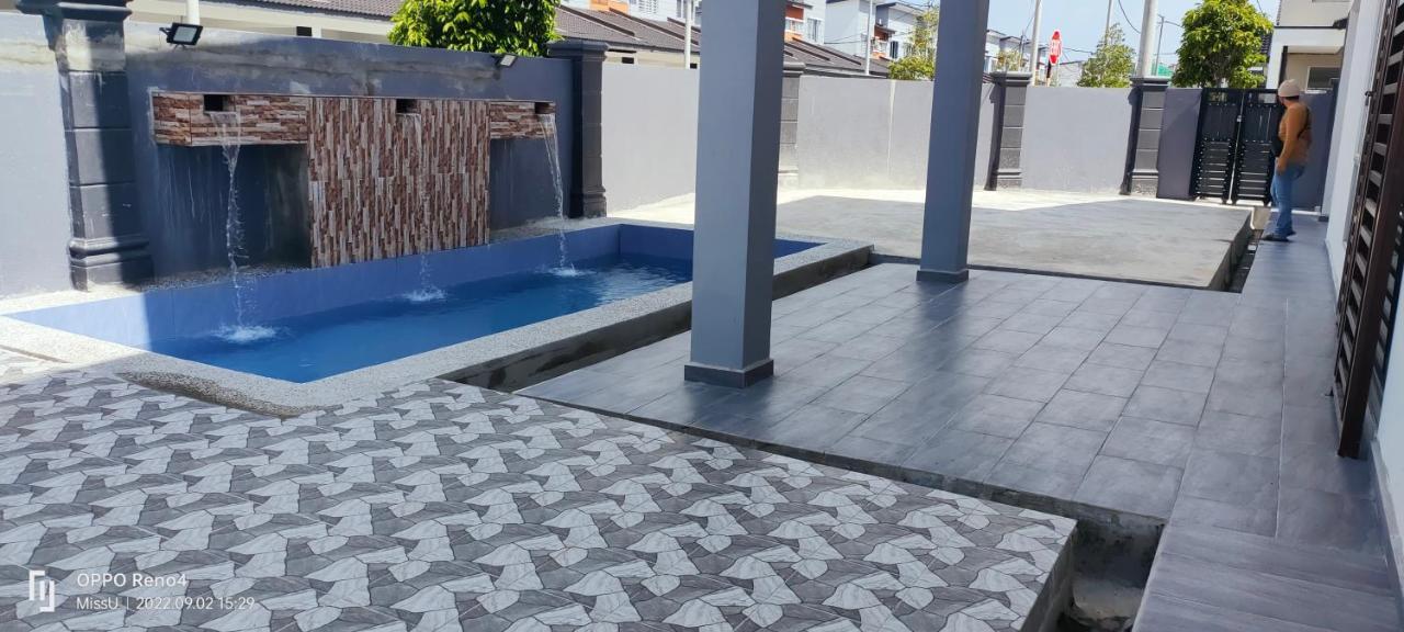 Rania Homestay With Private Pool Seri Iskandar Perak Near Utp Uitm Kampong Bota Road Exteriör bild
