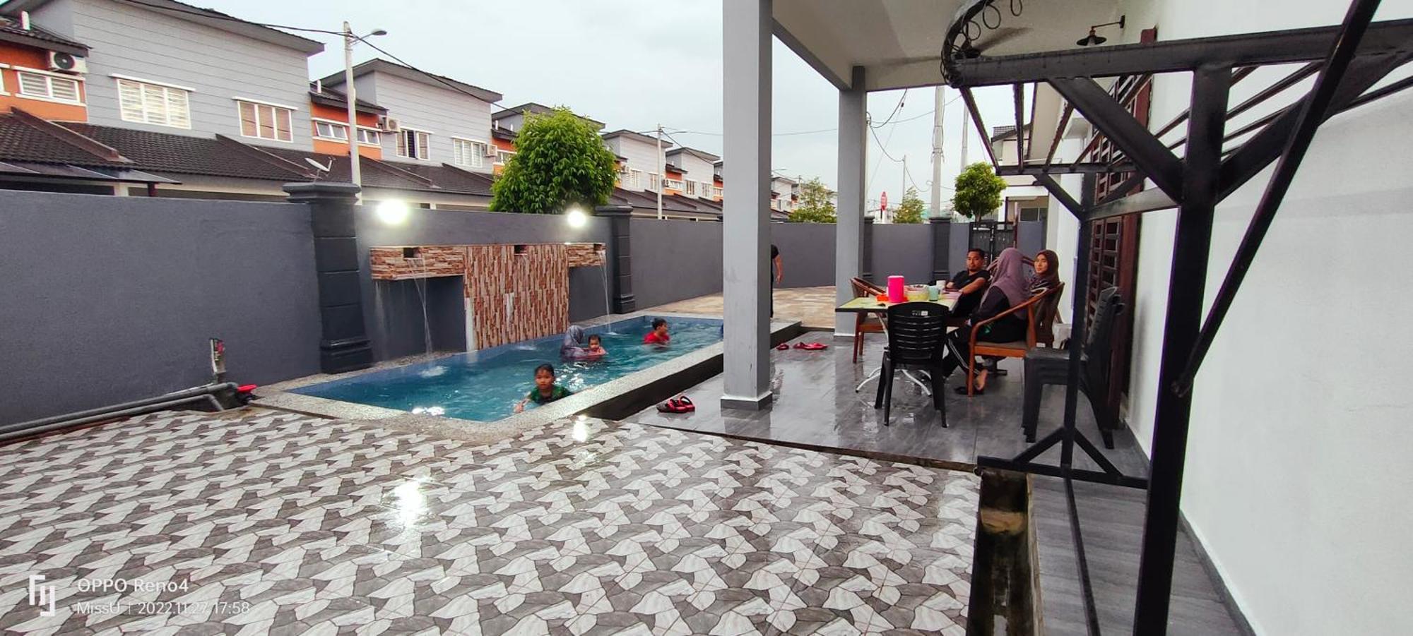 Rania Homestay With Private Pool Seri Iskandar Perak Near Utp Uitm Kampong Bota Road Exteriör bild